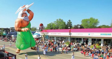 Mt. Olympus Opens Wisconsin Dells Wo-Zha-Wa Parade 2015!
